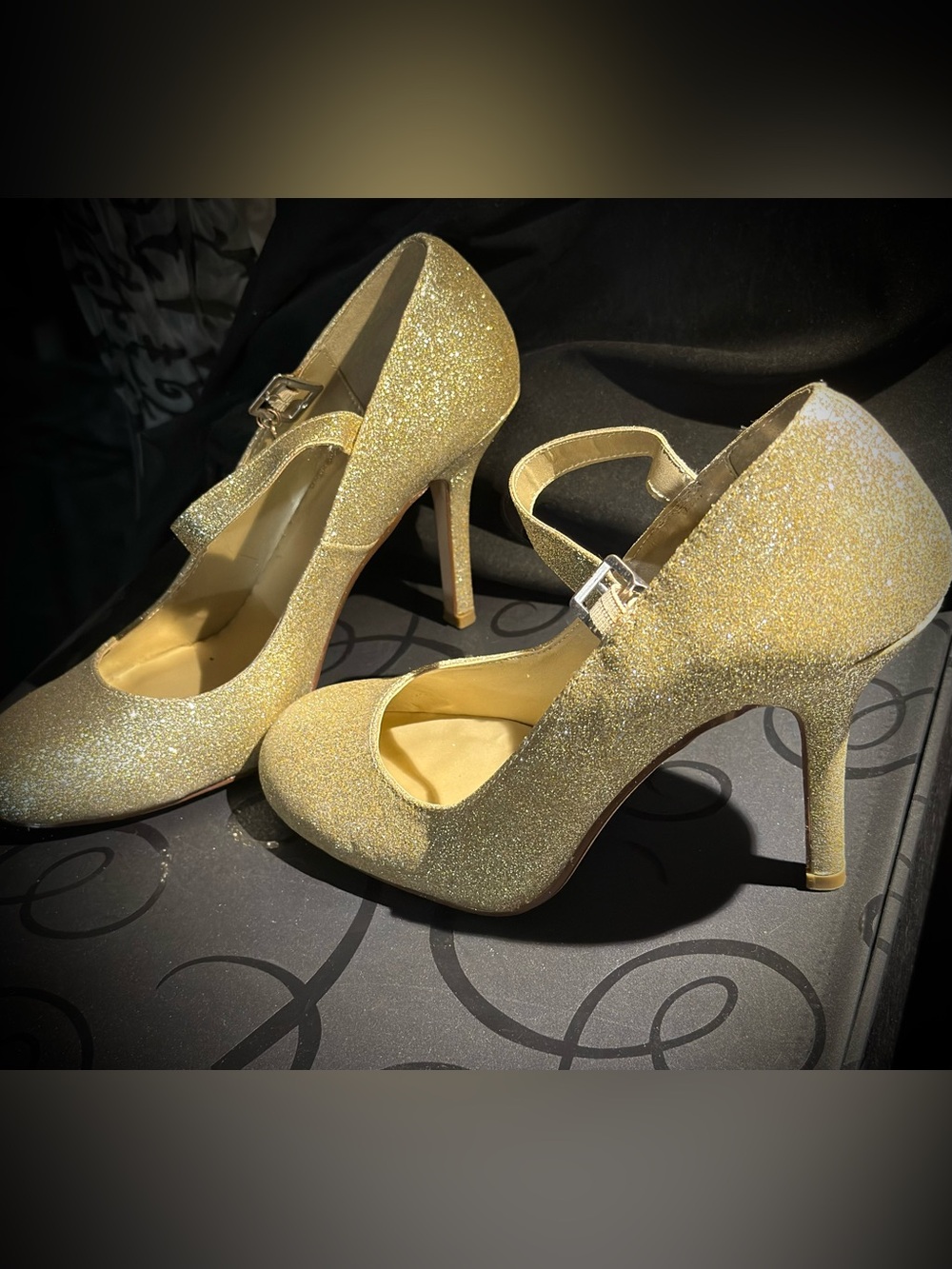 Gold glitter Mary Jane’s - Picture 4 of 11